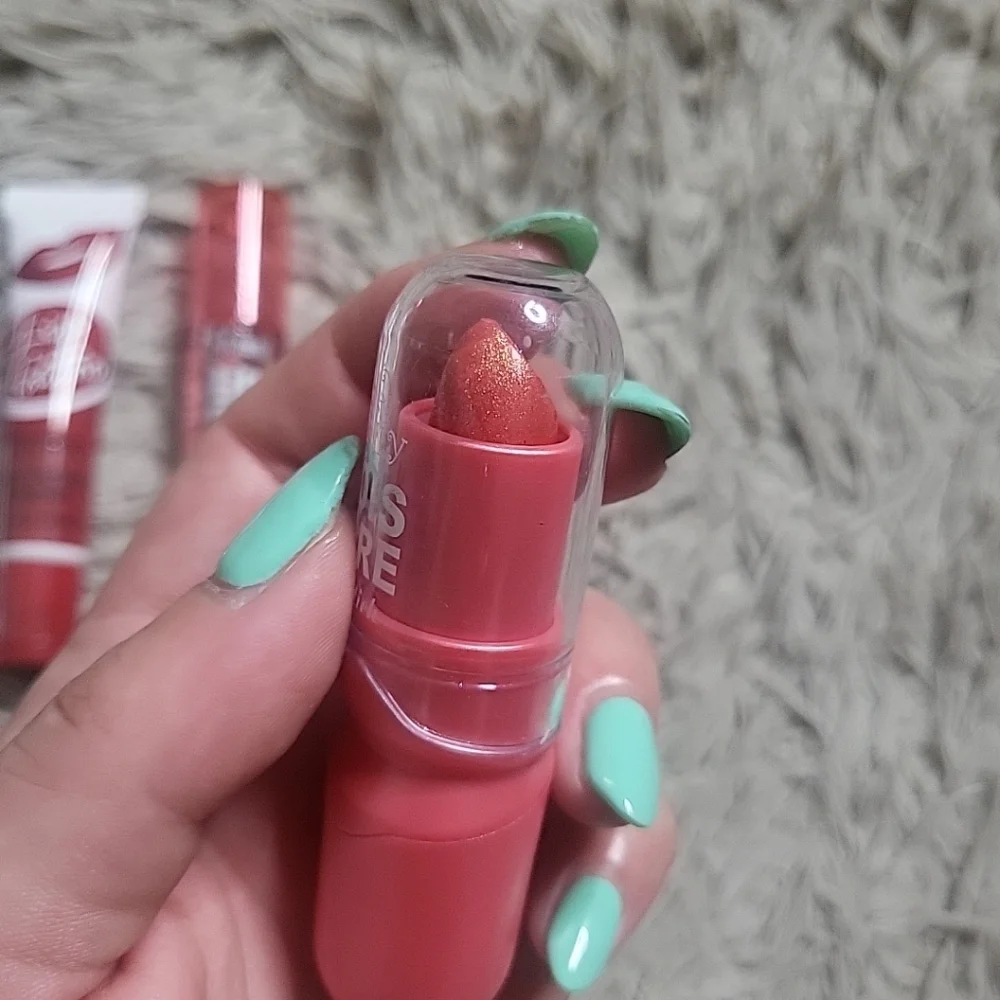Beauty Bundle Clinique Highlighter Lips Makeup Lip Oil It Cosmetics Pillow Lips